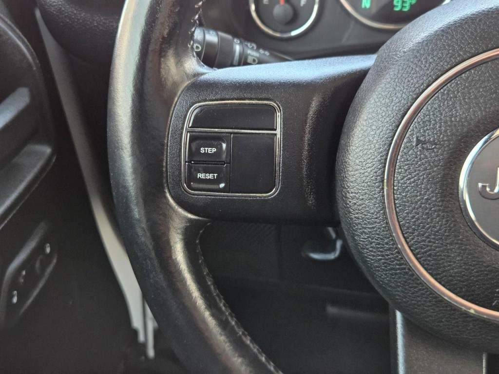 2013 Jeep Wrangler Image 26
