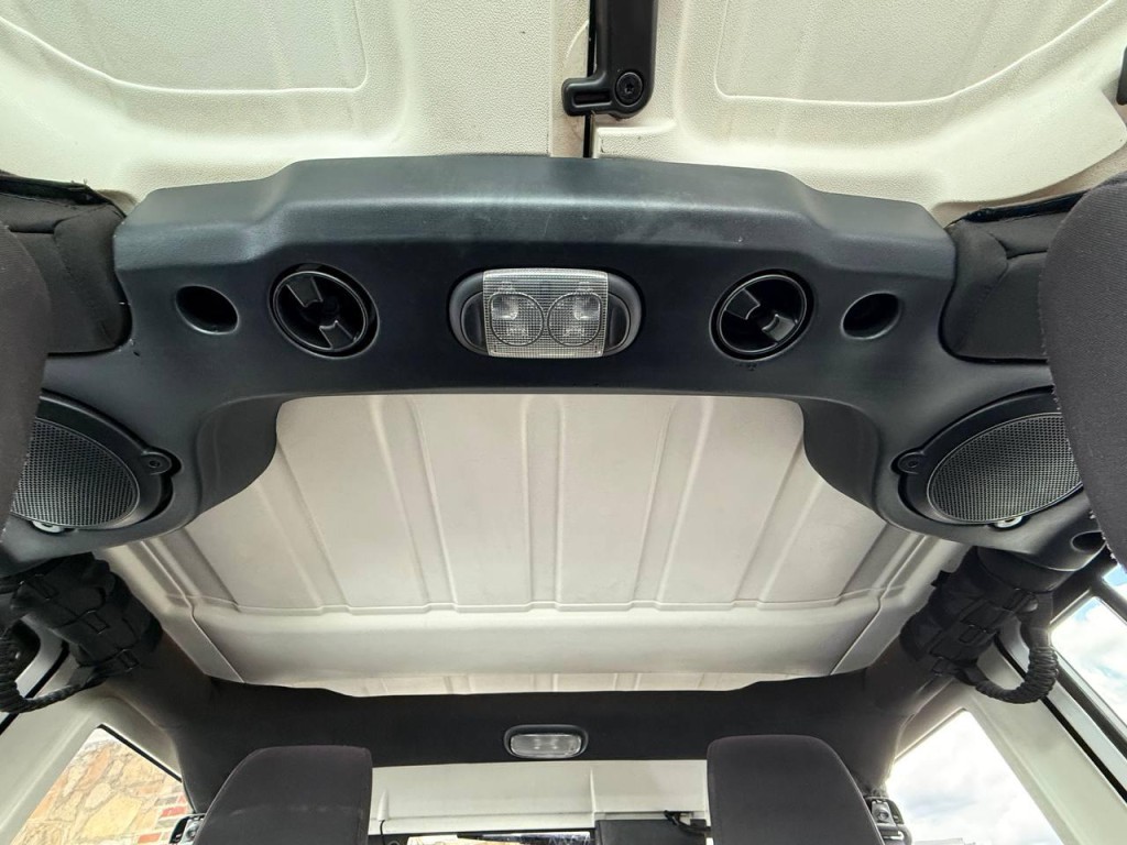 2013 Jeep Wrangler Image 31