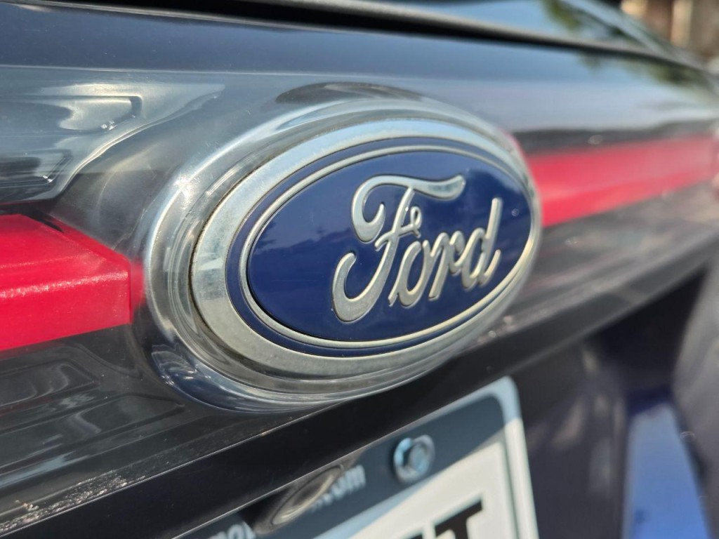2016 Ford Edge Image 8