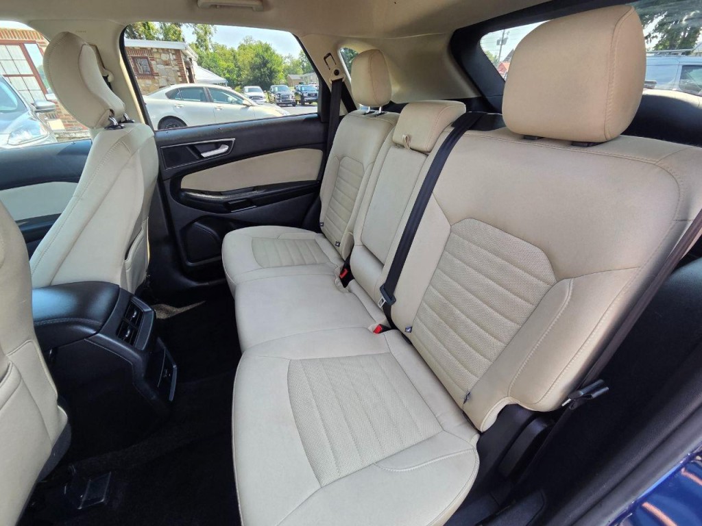 2016 Ford Edge Image 16
