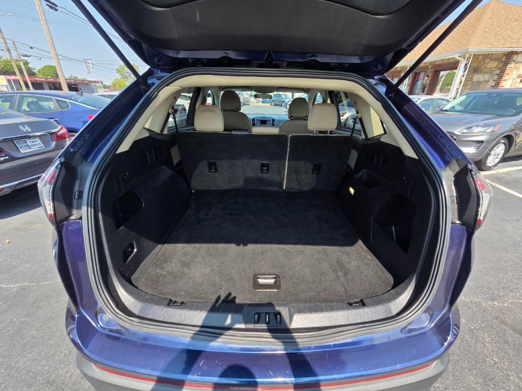 2016 Ford Edge Image 17