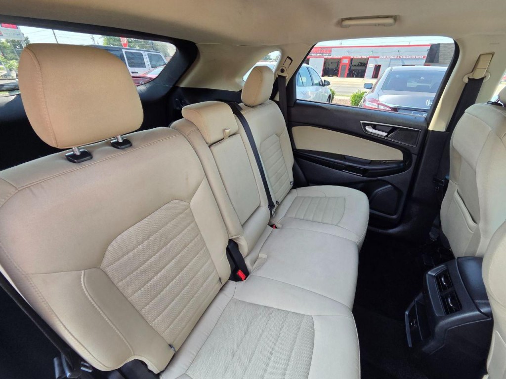 2016 Ford Edge Image 19