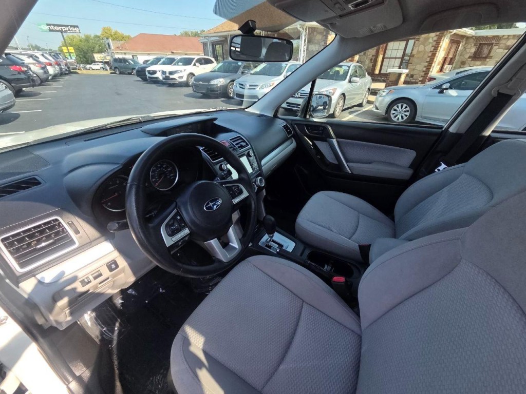 2017 Subaru Forester Image 12