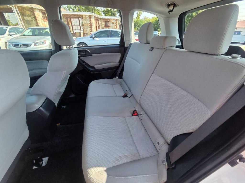 2017 Subaru Forester Image 15