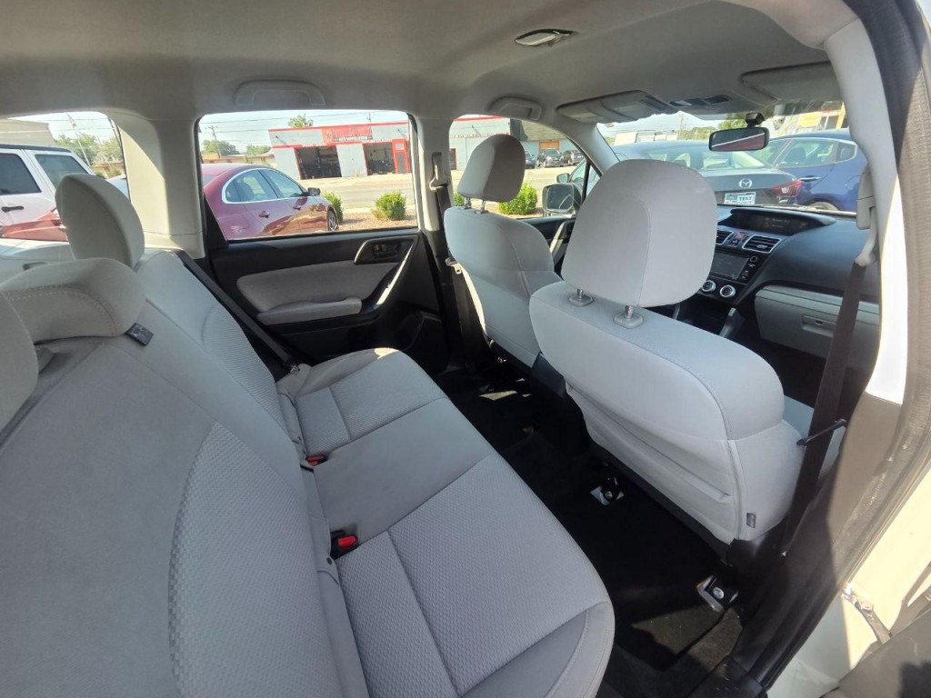 2017 Subaru Forester Image 16