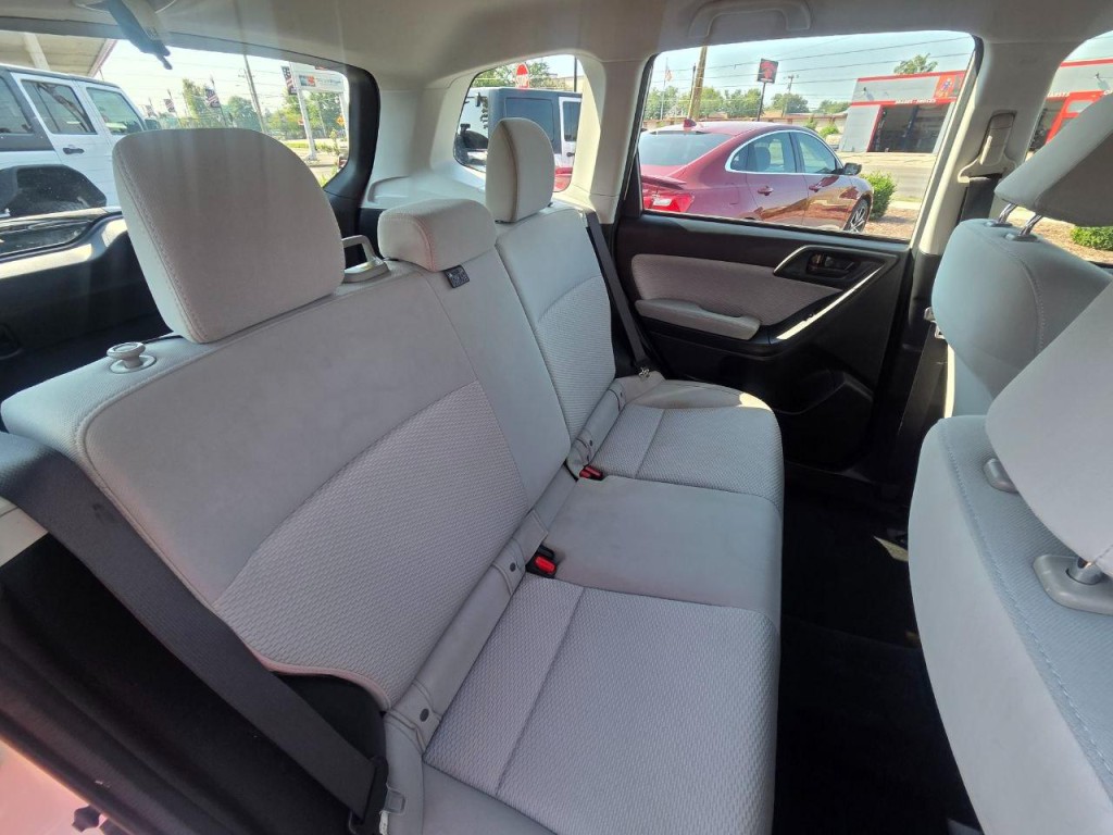 2017 Subaru Forester Image 17