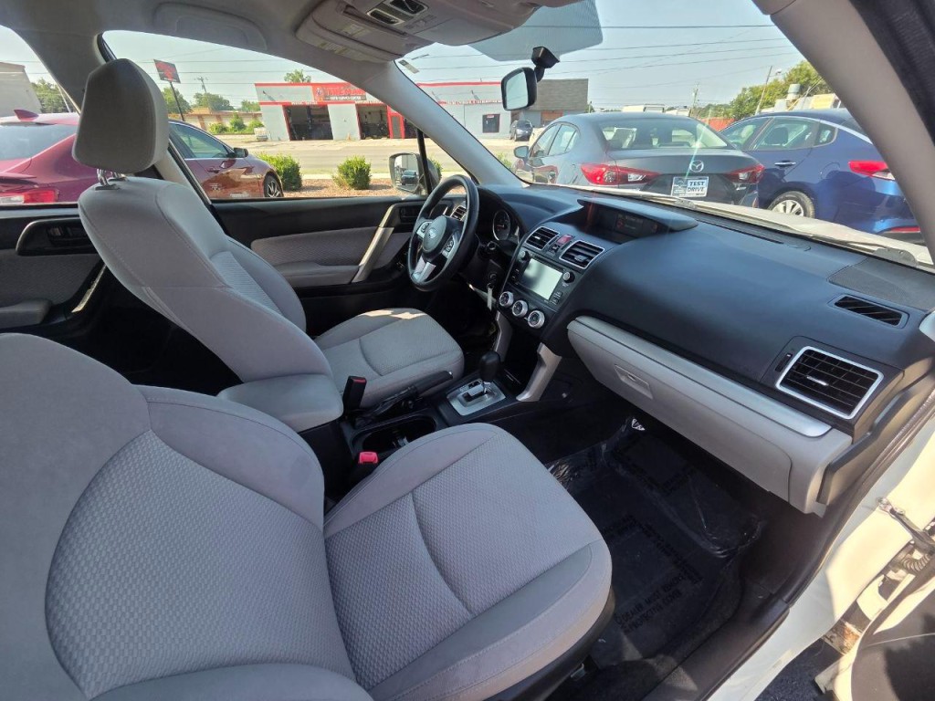 2017 Subaru Forester Image 18