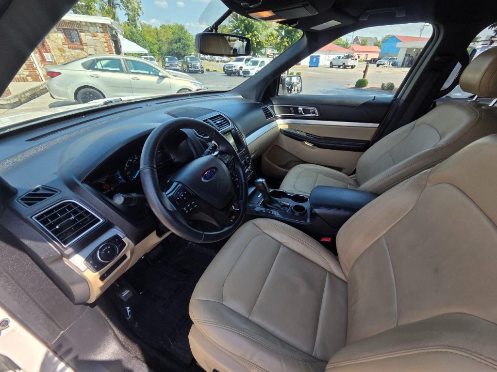 2017 Ford Explorer Image 12