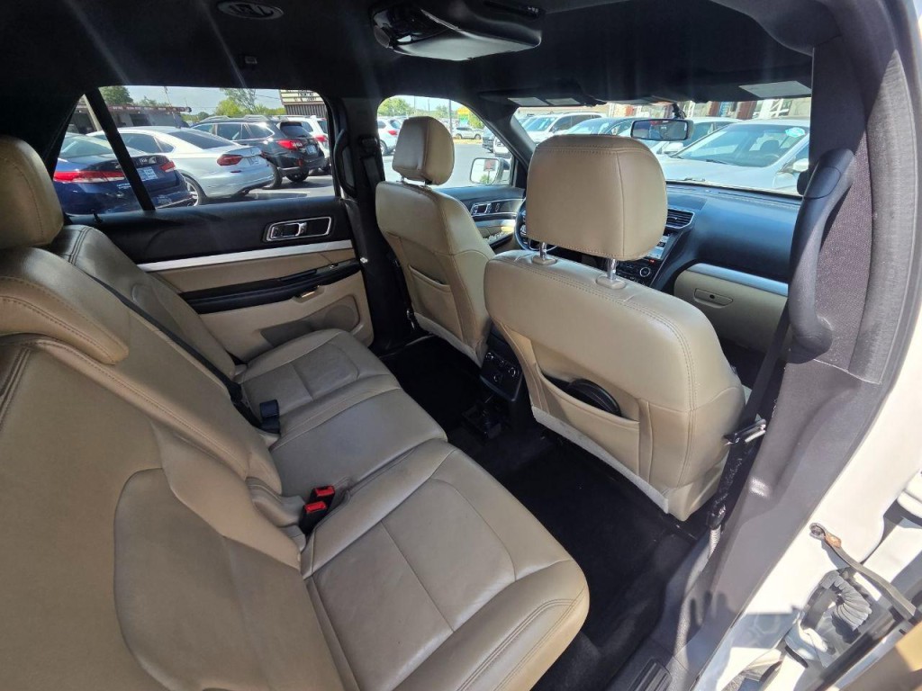 2017 Ford Explorer Image 17