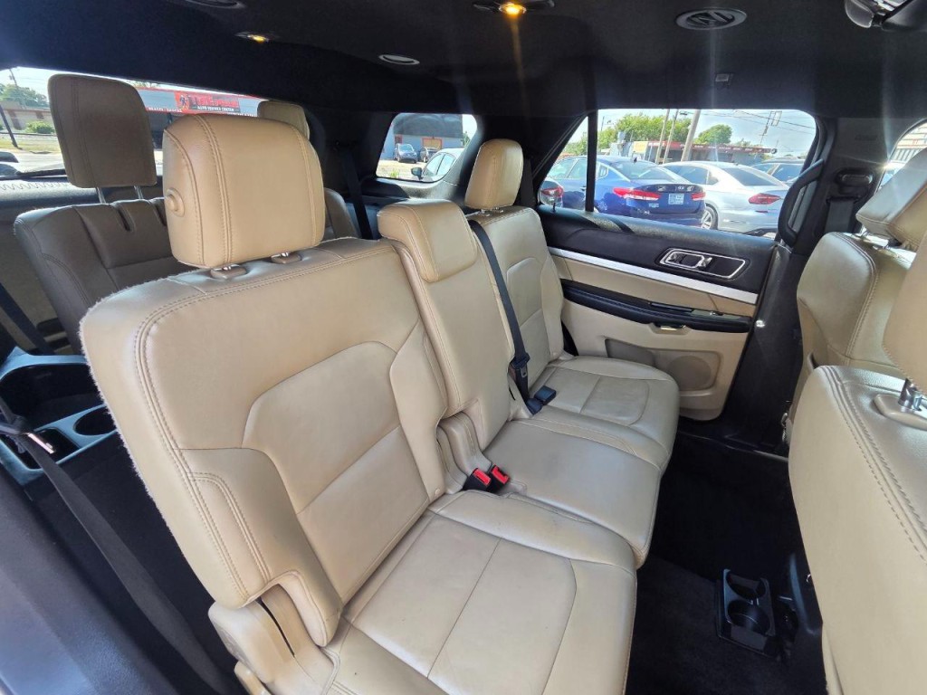 2017 Ford Explorer Image 18