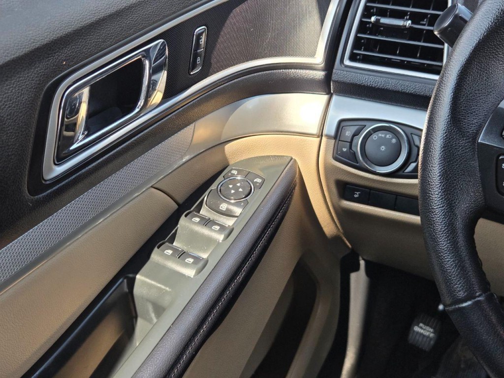 2017 Ford Explorer Image 30