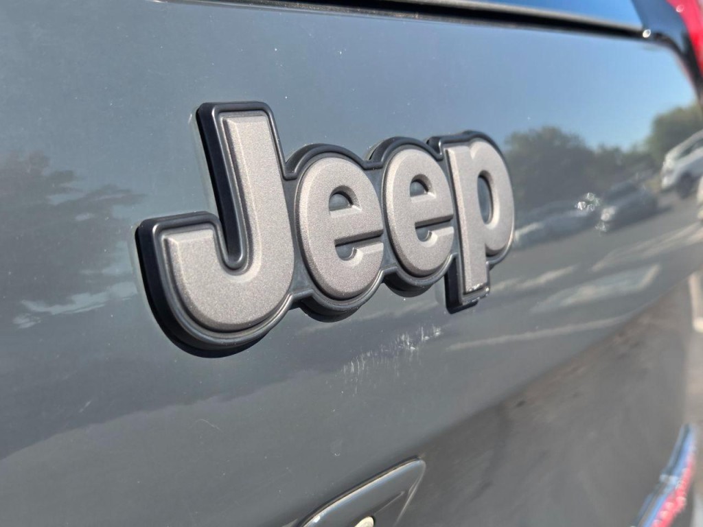 2016 Jeep Cherokee Image 8