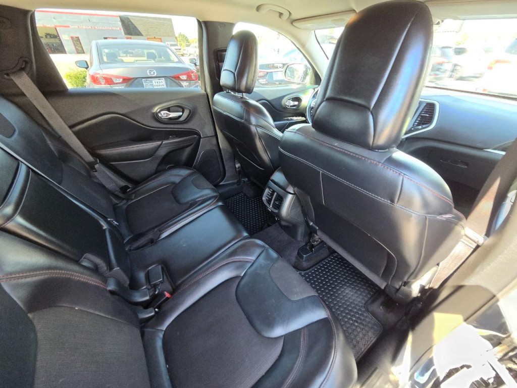 2016 Jeep Cherokee Image 16