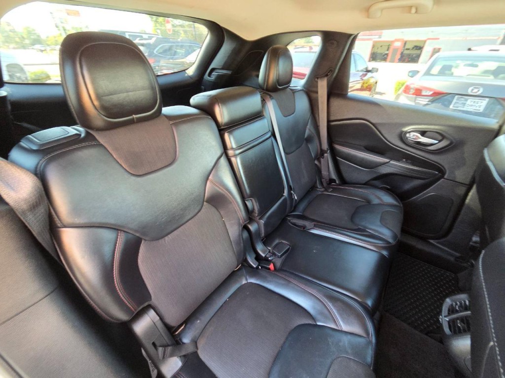 2016 Jeep Cherokee Image 17