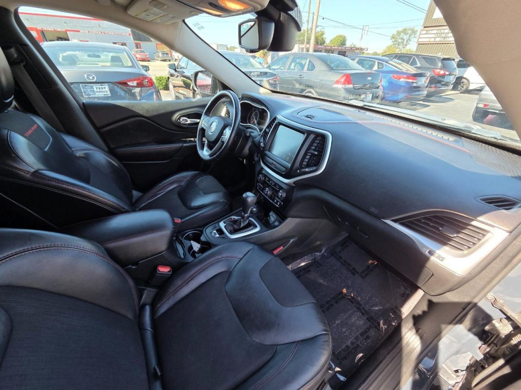 2016 Jeep Cherokee Image 18