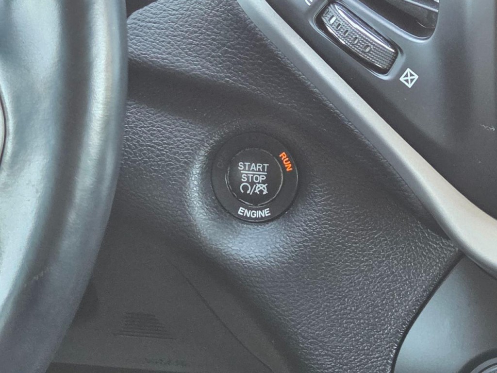 2016 Jeep Cherokee Image 25