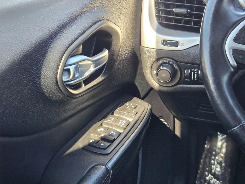 2016 Jeep Cherokee Image 29