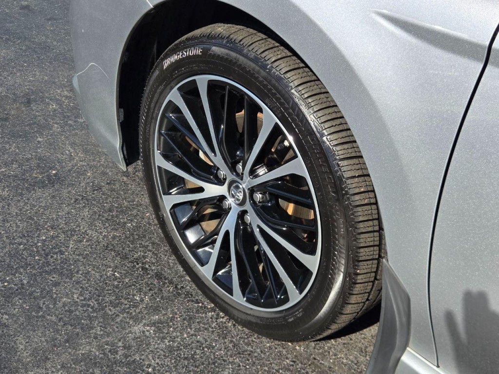 2018 Toyota Camry Image 10