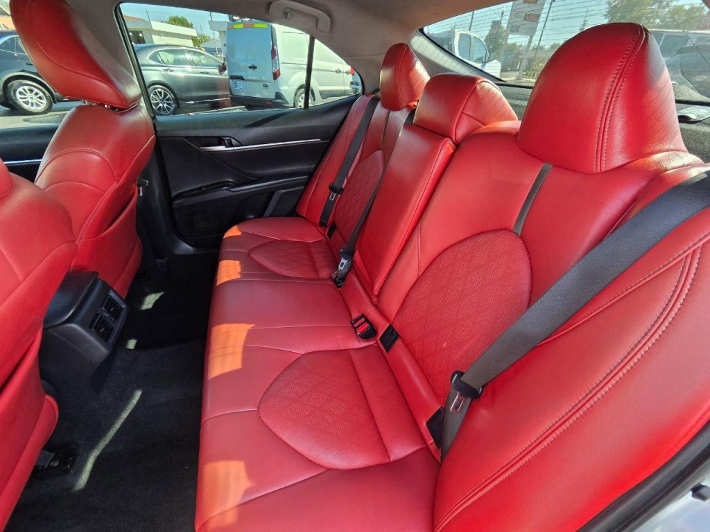 2018 Toyota Camry Image 14