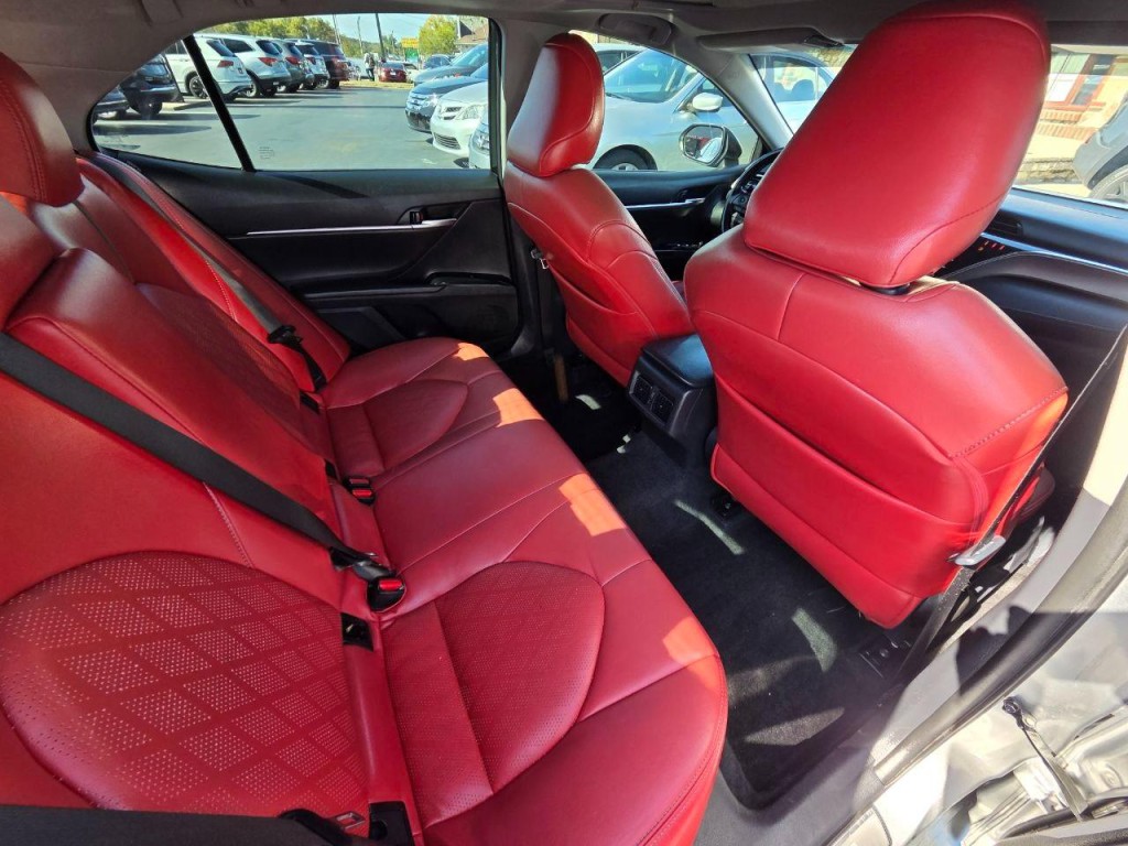 2018 Toyota Camry Image 15
