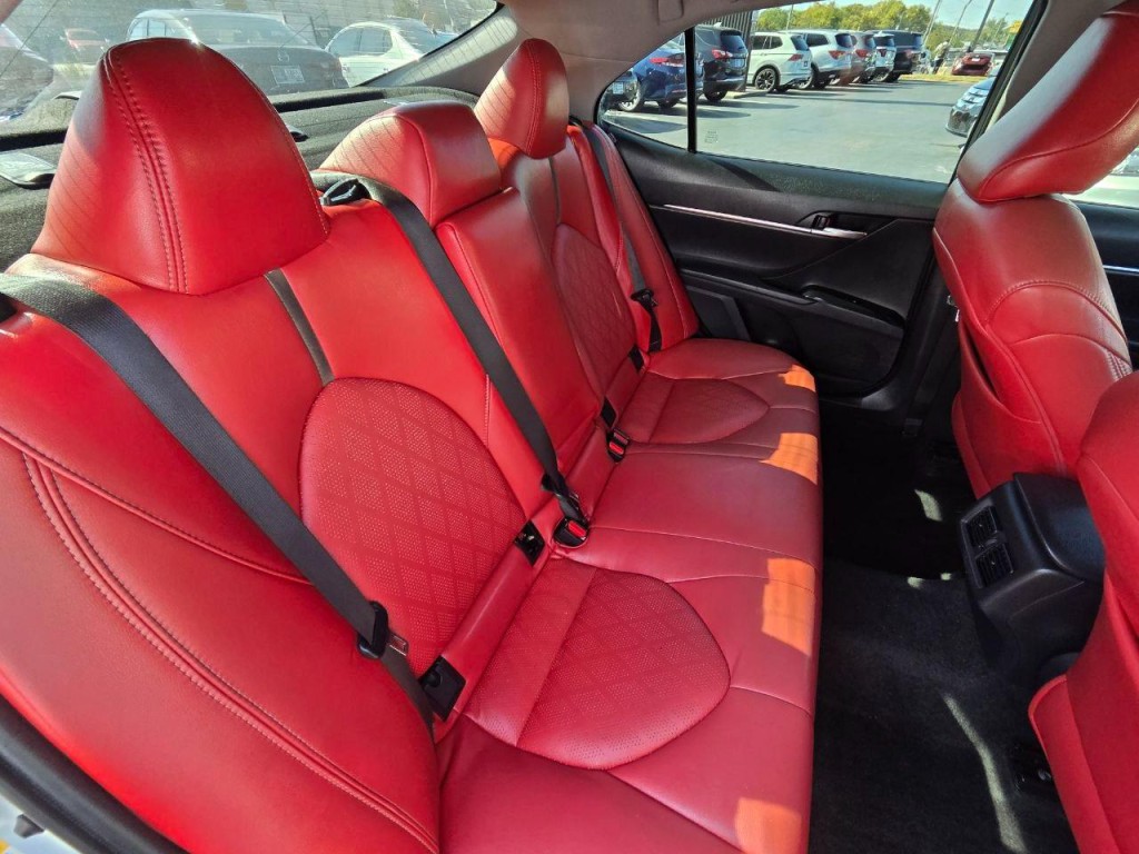 2018 Toyota Camry Image 16