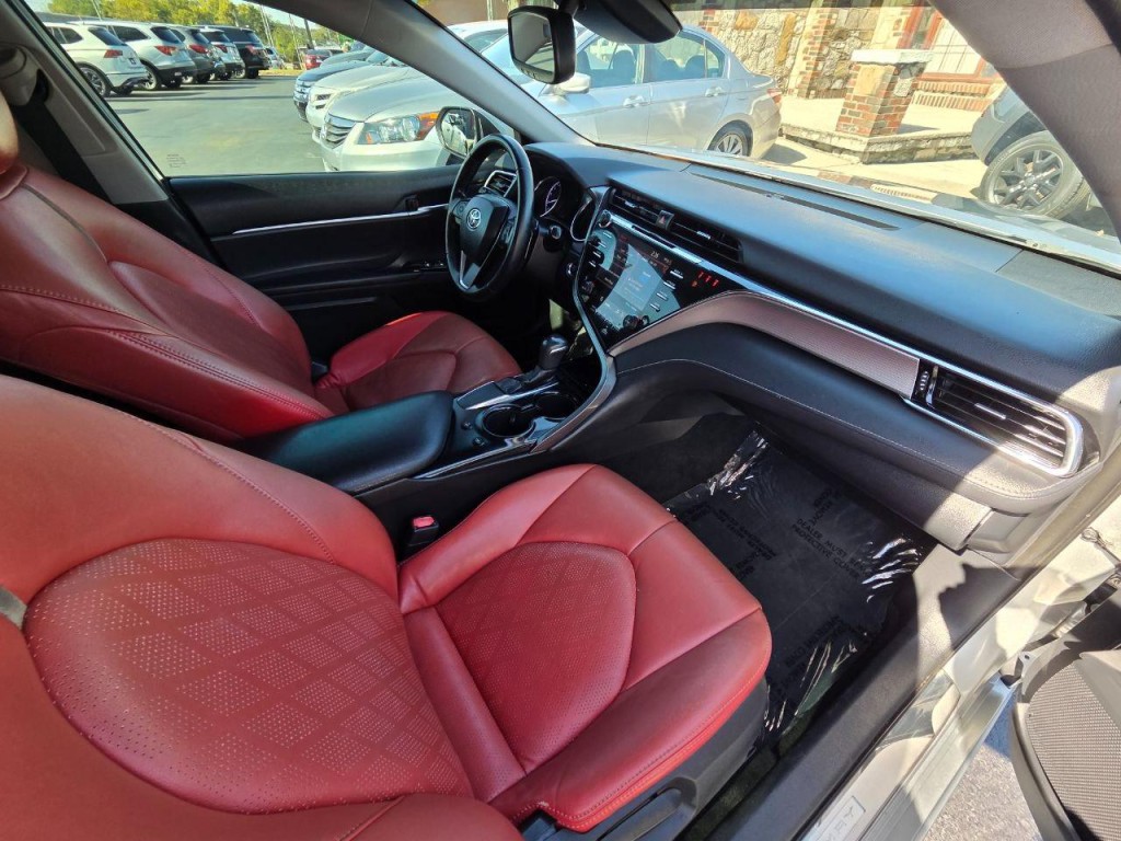 2018 Toyota Camry Image 17
