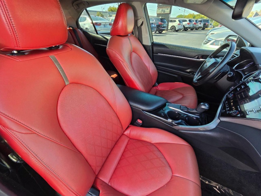 2018 Toyota Camry Image 18