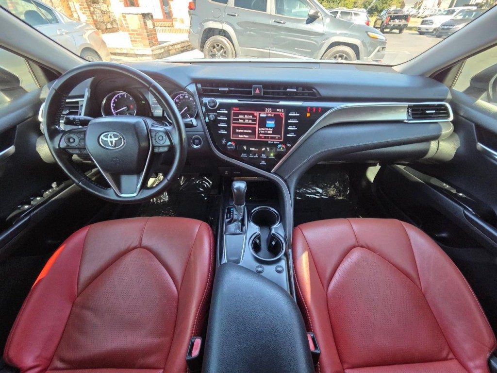 2018 Toyota Camry Image 19