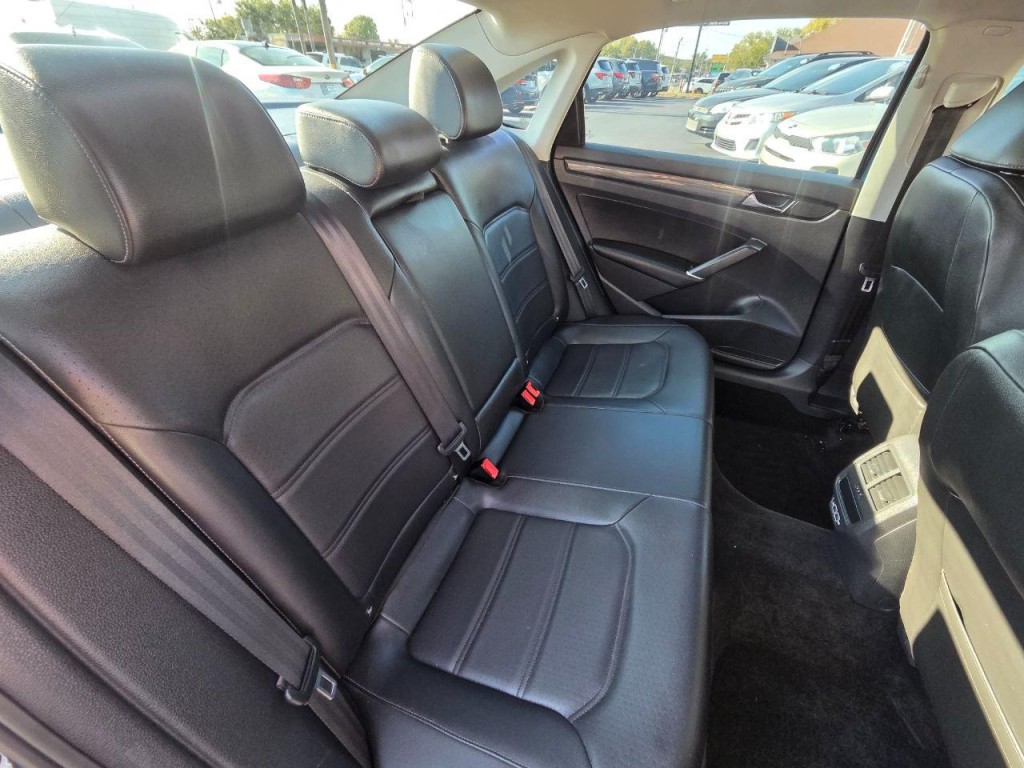 2020 Volkswagen Passat Image 17