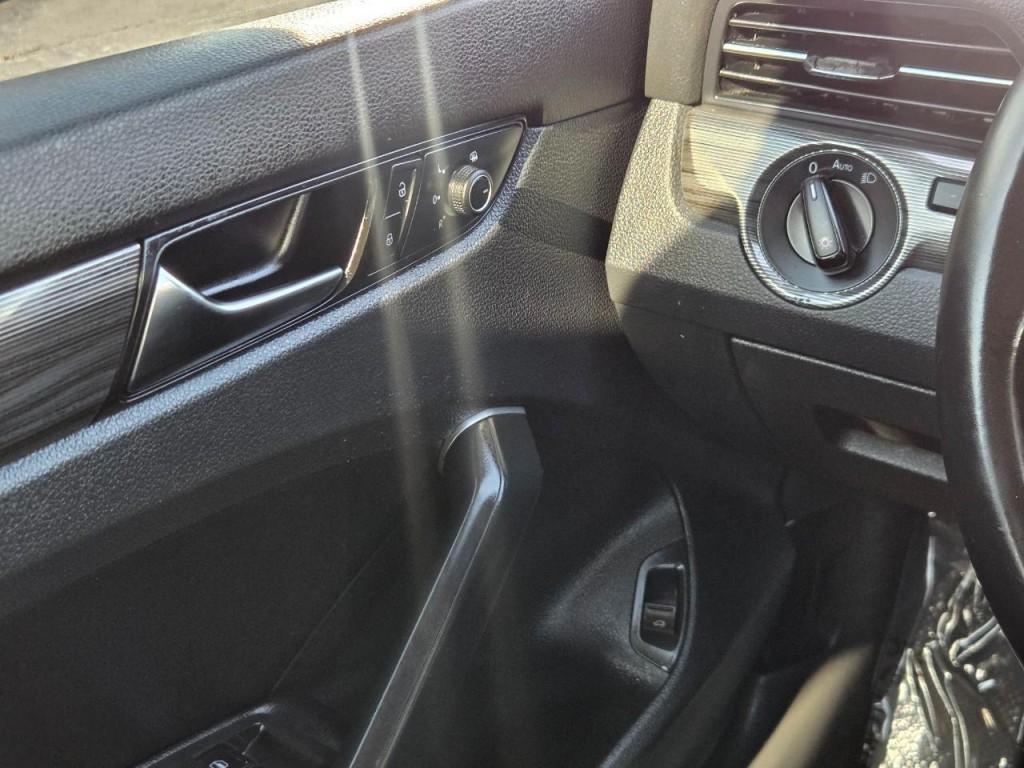 2020 Volkswagen Passat Image 29