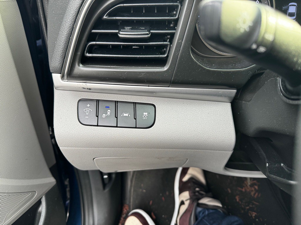 2019 Hyundai Elantra Image 18