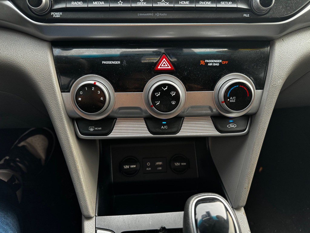 2019 Hyundai Elantra Image 25