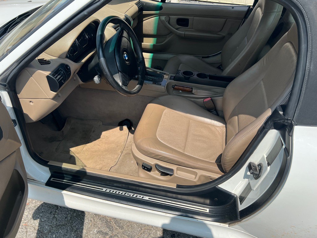 2000 BMW Z3 Image 8