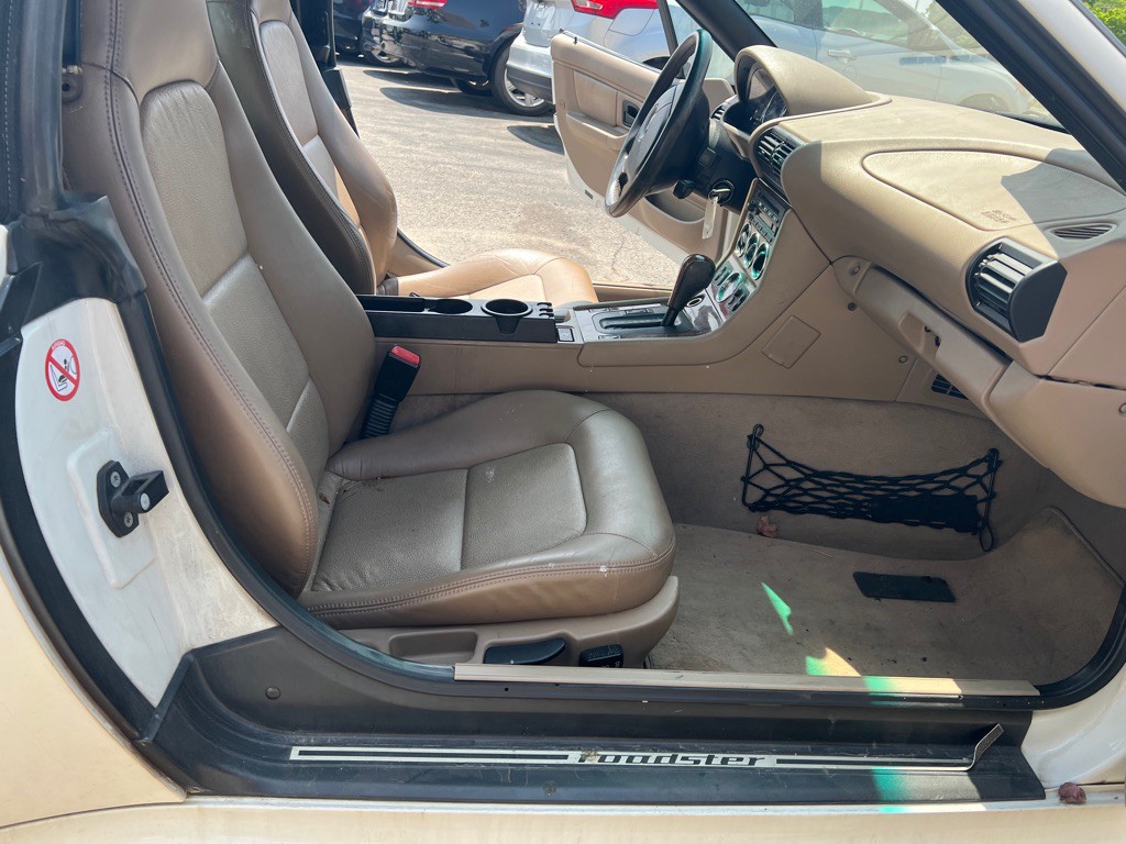 2000 BMW Z3 Image 9