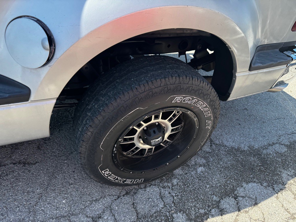 2005 Ford F-150 Image 11