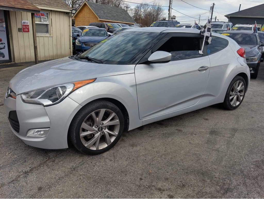 2017 Hyundai Veloster Image 3