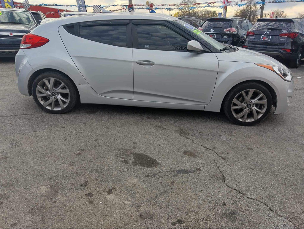 2017 Hyundai Veloster Image 7