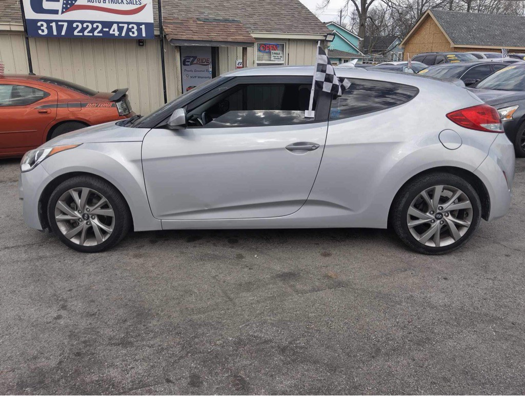 2017 Hyundai Veloster Image 9