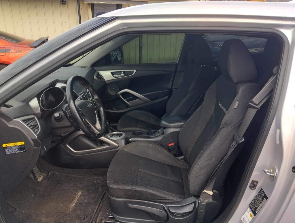 2017 Hyundai Veloster Image 11