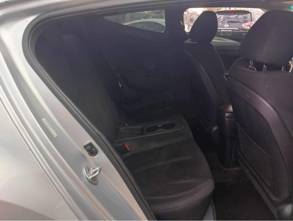 2017 Hyundai Veloster Image 15