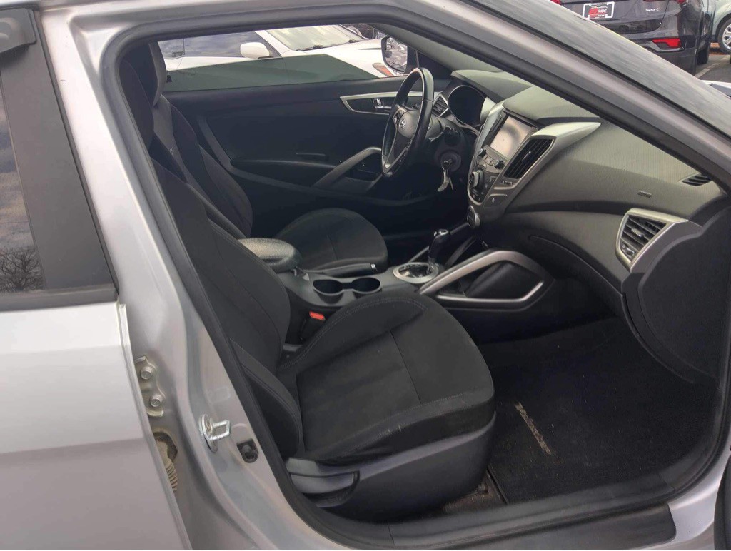 2017 Hyundai Veloster Image 20