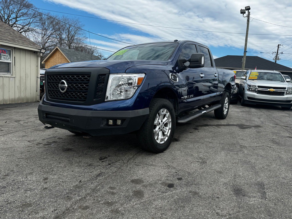 2017 Nissan Titan Image 2