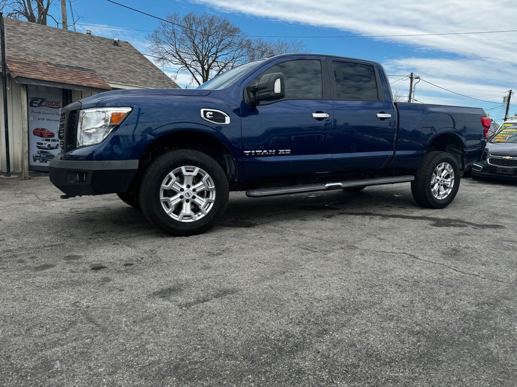 2017 Nissan Titan Image 3