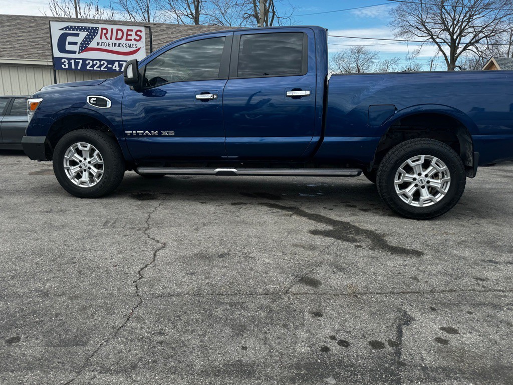 2017 Nissan Titan Image 5
