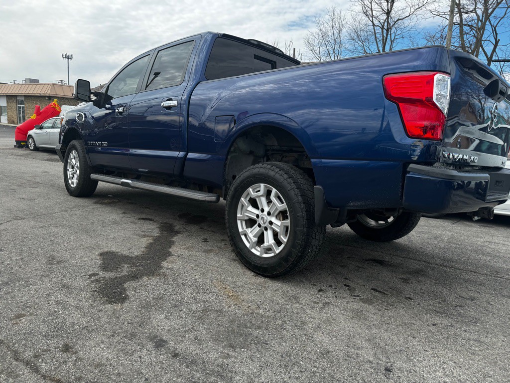 2017 Nissan Titan Image 6