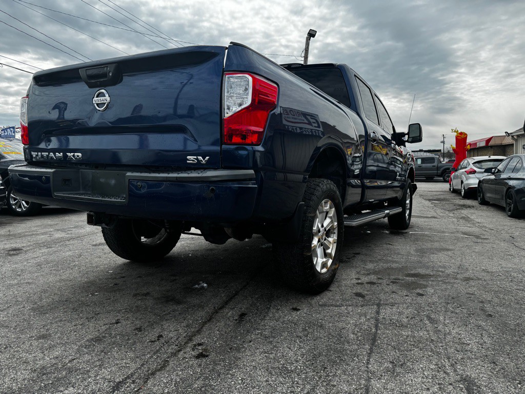 2017 Nissan Titan Image 8