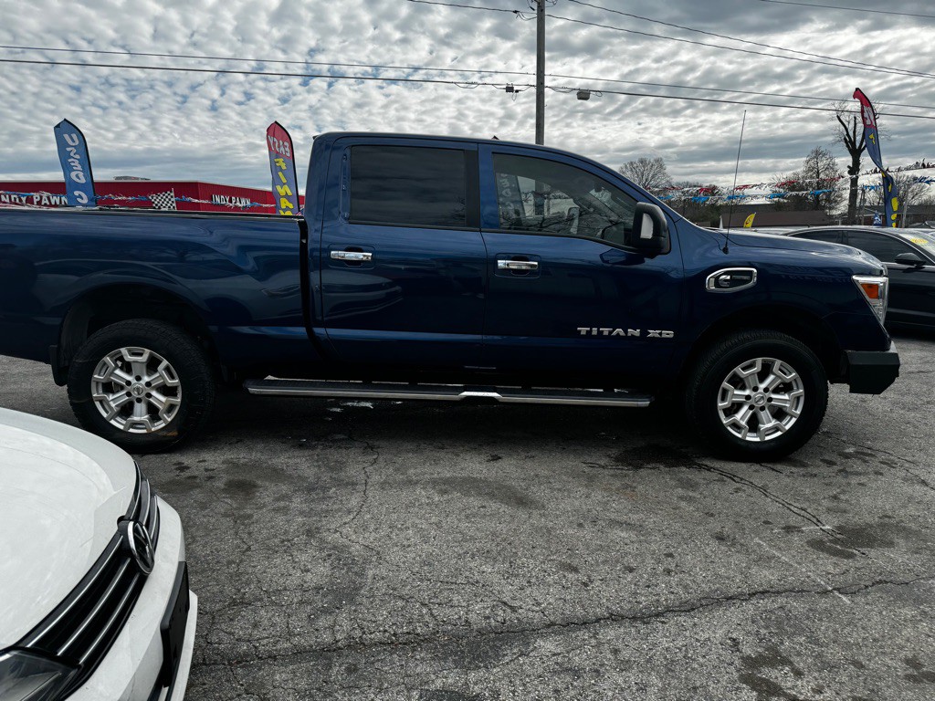 2017 Nissan Titan Image 9