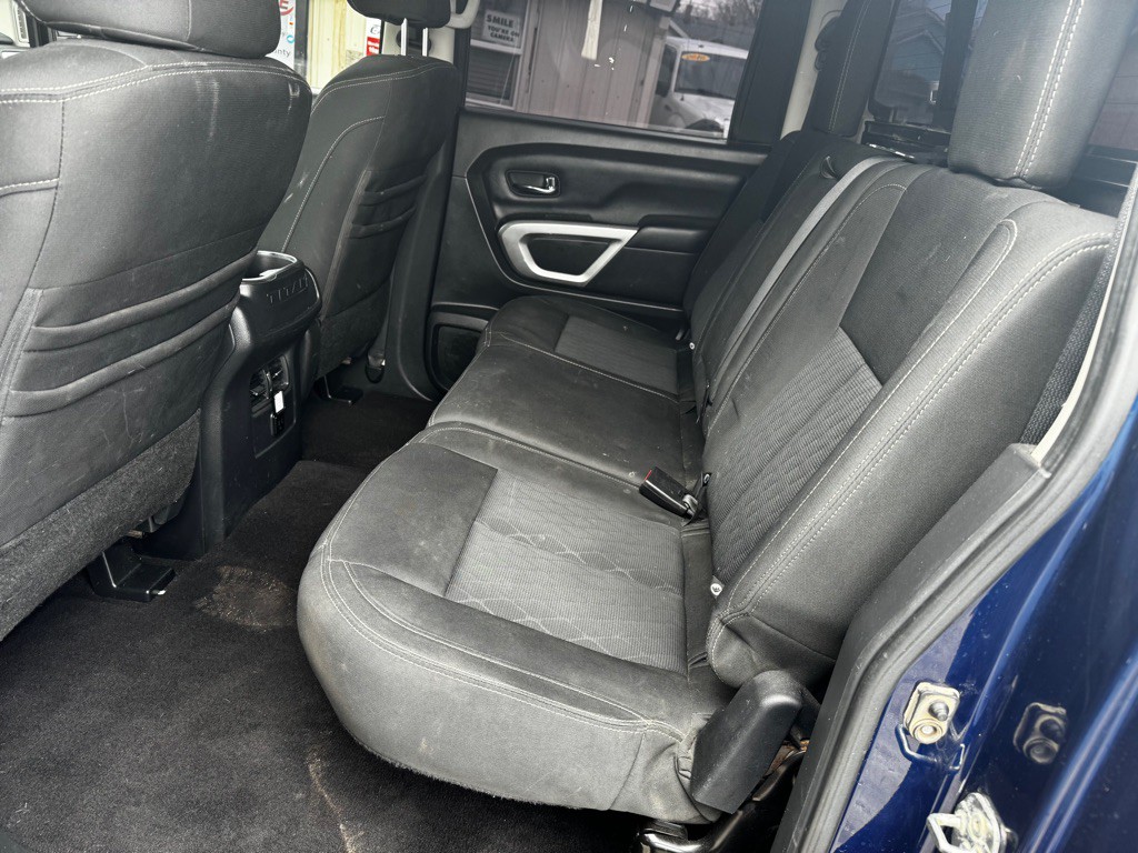 2017 Nissan Titan Image 19
