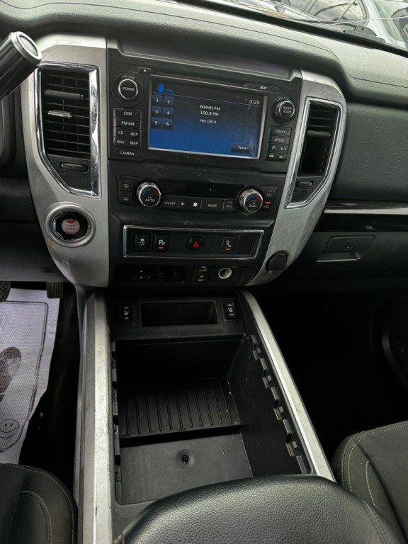 2017 Nissan Titan Image 21