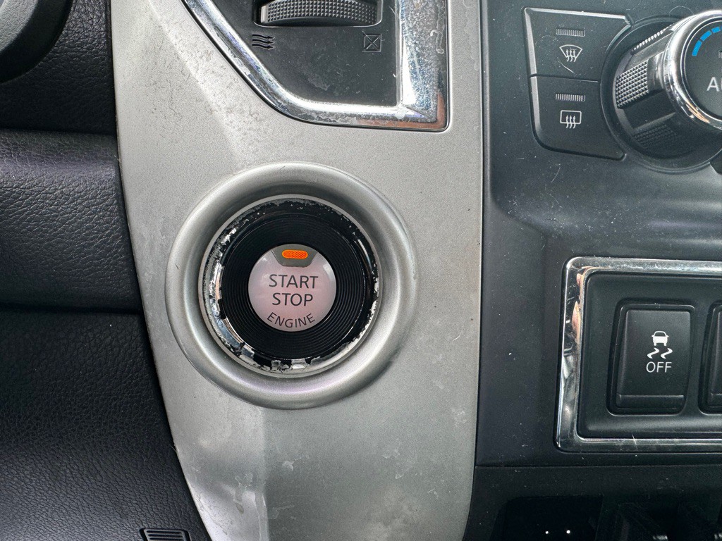 2017 Nissan Titan Image 24